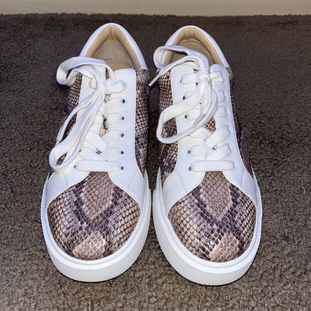 Jennifer Lopez White and Brown Snake Print Sneakers Sz: 9